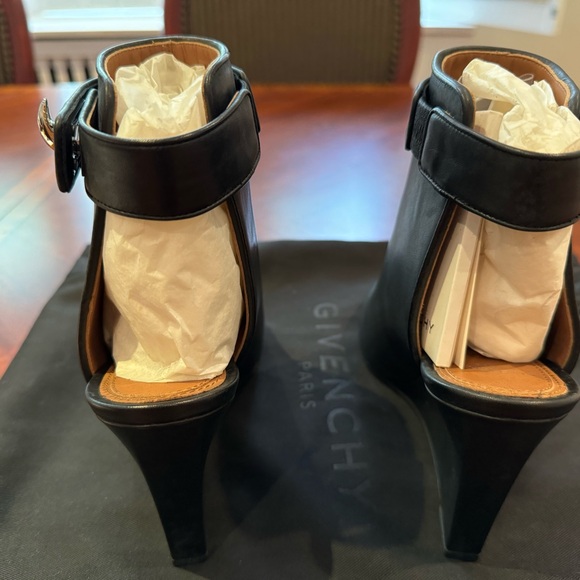 Authentic Givenchy ankle boots sz 38EU - Picture 4 of 9